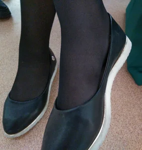 Closeups of college girls' legs and feet in pantyhose and various shoes (including high heels) in classrooms