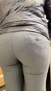 AMAZING ASS IN TIGHT DRESS PANTS🔥