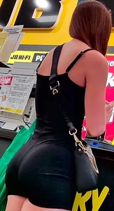 (OC) Innocent babe in black spandex vid link