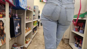 ABSOLUTE GORGEOUS EBONY FAT ASS w/ nice pedi