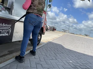 Again this thick milf at job site