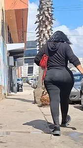 Mature MILF BBL big butt in black leggings [oc]