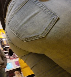 Blonde pawg in tight jeans