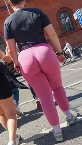 Thick fat German ass in pink leggings (OC, pics)