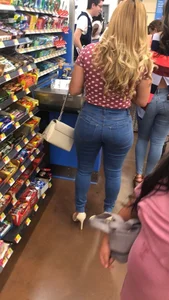 Hot ass candid milf in tight jeans with an amazing ass