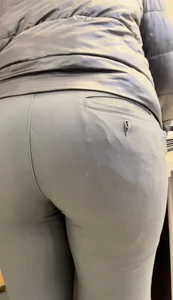 AMAZING ASS IN TIGHT DRESS PANTS🔥