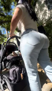 Latina Milf with a PHAT ass in jeans😫 (ОС)