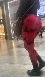 Massive PAWG ass in red leggings