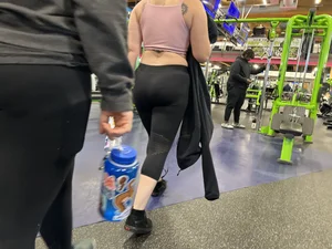 Gym PAWG Pt2 (nike pro leggings, juicy booty(oc))