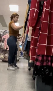 Phat latina MILF ass in jeans