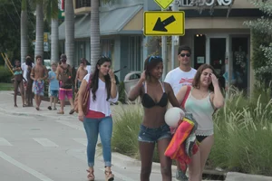 Huge collection of sexy girls out in bikinis in Florida