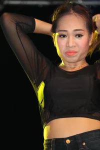 Lamyai's candid Thai concert girl in shorts