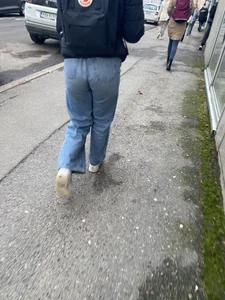 Nice Ass in Loose Blue Jeans Street Creepshot