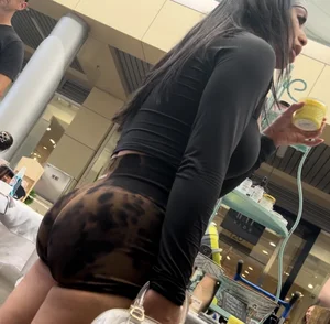 Juicy thighs and great ass in Aurola shorts (OC)