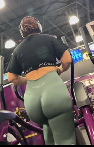 Latina in Green leggings knew I was capping