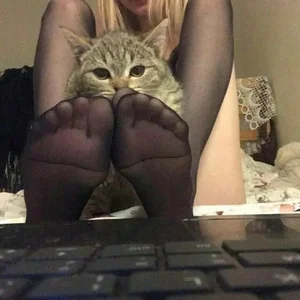 Teen girls and their feet