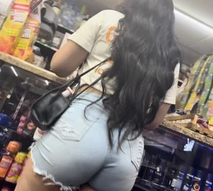 LIGHTSKIN BOOTY SHORTS! THICK THIGHS SAVE LIFES