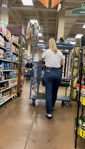 Same Kroger milf Pawg Diff day & Jeans. Caught