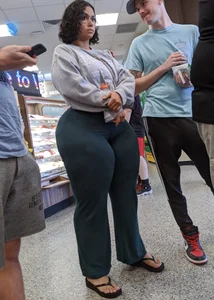 Thick curlyhead goddess in blue leggings