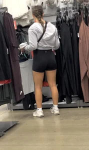 Fine af Brunette Babe with Bubble Ass (OC)
