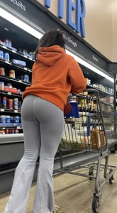 Short Latina has a very sexy ass in tight leggings (+ gifs)