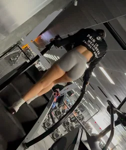 Fit BOOTY Brunette bends over