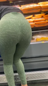 petite baddies with scrunch leggings