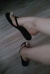 Teen girls and their feet