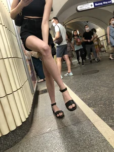 Absolutely gorgeous legs creepshot at the subway station