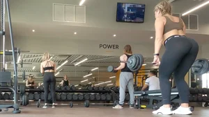 Thicc gym PAWG in tight black Nike leggings
