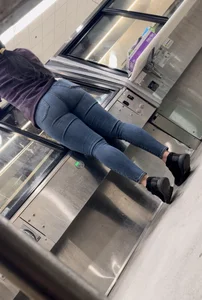 Nice tight Latina ass in jeans VPL (OC)