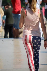 Girl out in USA leggings with decent ass