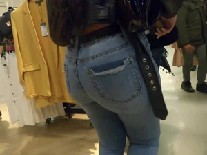 Sexy ass candid petite brunette babe with an awesome booty in jeans