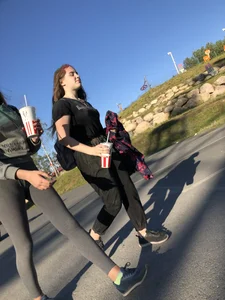 Skinny Girl in Grey Leggings Walking Past the Camera Candid Photos Gallery