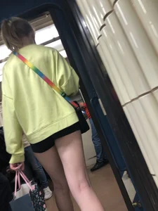 Hot subway candid girl in shorts with hot slim legs closeups