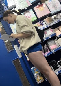 Stunning cheeked up gym girl shopping in blue shorts (OC)