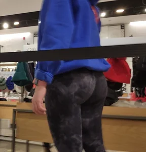 Brunette juicy ass Lululemon worker