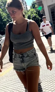 Leggings vs boobs, choose One!!!