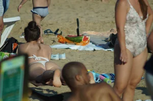 Sexy Girl in Swimsuit and Sunglasses Cameltoe Beach Candid Photos