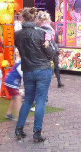 New candid strete market milfs wearing tight jeans