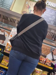 Cute milf at grocery store (face shots)