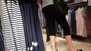 Thick girl shopping in tight jeans with a decent ass