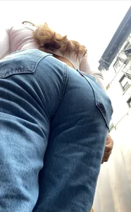 What a nice arse in those levis jeans [not oc]
