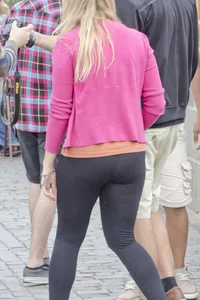 Blonde chicks ass in tight leggings