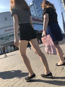Candid teen in shorts with nice legs and booty street pics