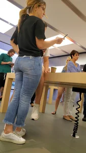 Apple store girl in tight jeans with a nice booty