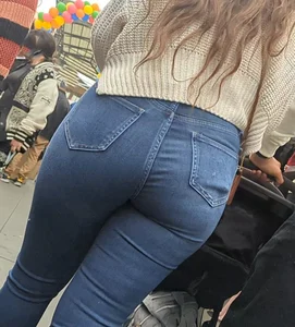 A few nice culos in jeans (OC)