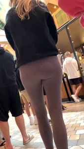 Blonde tight ass MILF at Starbucks (long video)