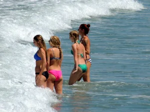 Sexy candid beach and bikini girls
