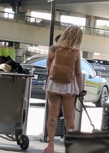 Tatted / Pawg showing ass in skirt for everyone to see (OC)